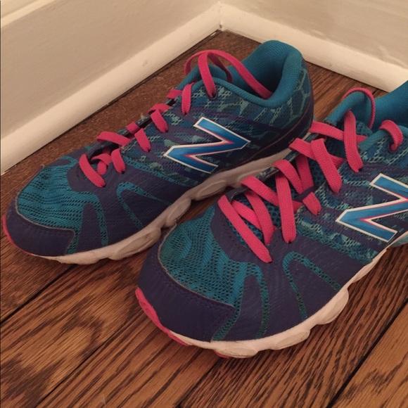 Girls(kids) New Balance Sneakers - Picture 2 of 3